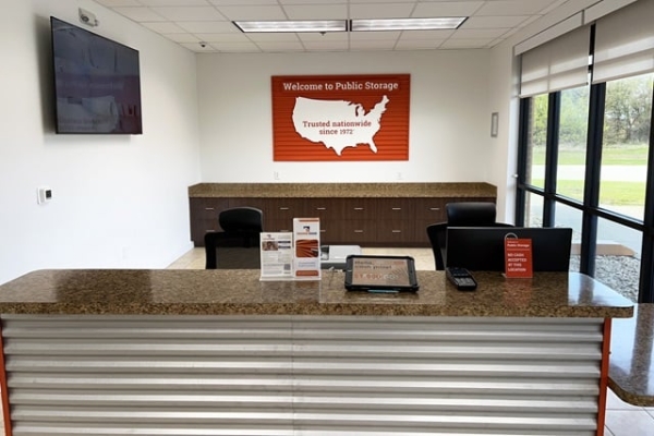 Facility photo: //images.sparefoot.com/medium/24150569f89cd8ec71f.jpg