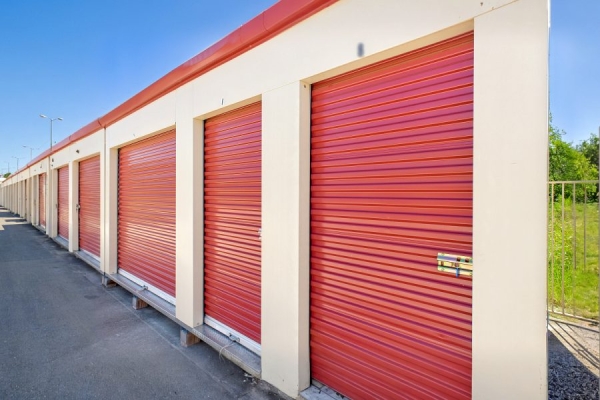 Facility photo: //images.sparefoot.com/medium/24151168a8b374e14dd.jpg