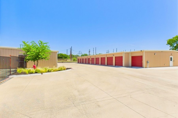 Facility photo: //images.sparefoot.com/medium/24151168a8b3771745b.jpg