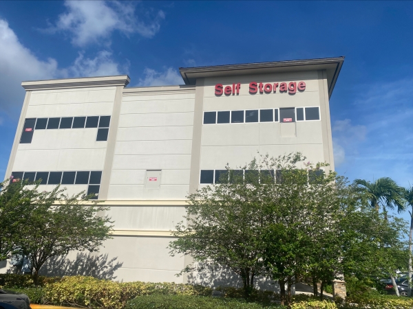 Facility photo: //images.sparefoot.com/medium/241512687f945ae1ab5.jpeg