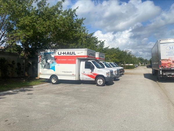 Facility photo: //images.sparefoot.com/medium/241512687f946db20d8.jpeg