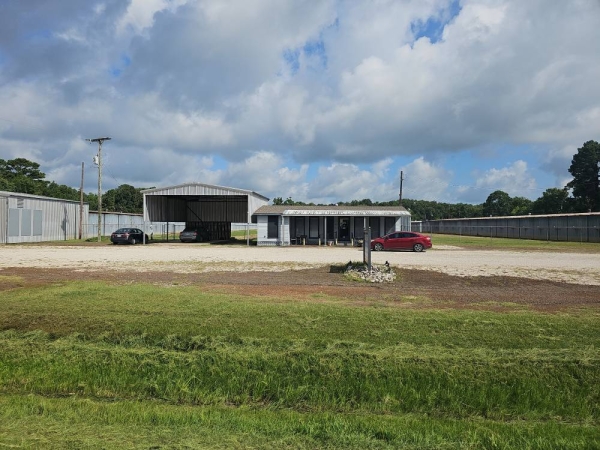 Facility photo: //images.sparefoot.com/medium/241515690e46554a772.jpg