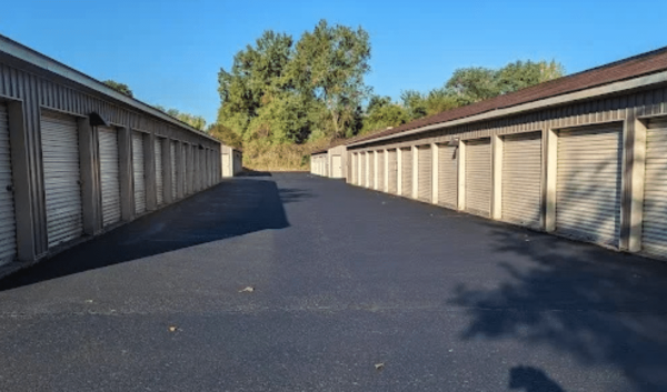 Facility photo: //images.sparefoot.com/medium/24152068780fb6c17a2.png