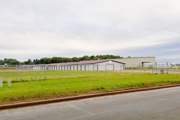 Facility photo: //images.sparefoot.com/medium/241525689e33a08b54f.jpg