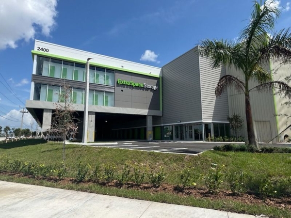 Facility photo: //images.sparefoot.com/medium/2415276904fcef319c3.jpg