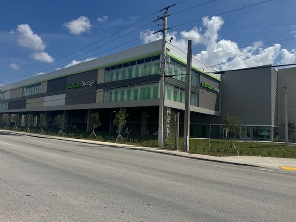 Facility photo: //images.sparefoot.com/medium/2415276904fcf04db67.jpg