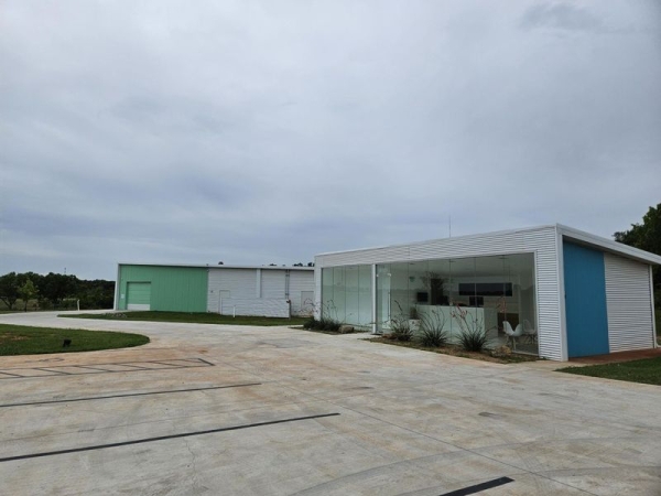 Facility photo: //images.sparefoot.com/medium/24152869028a4e3ea63.jpg