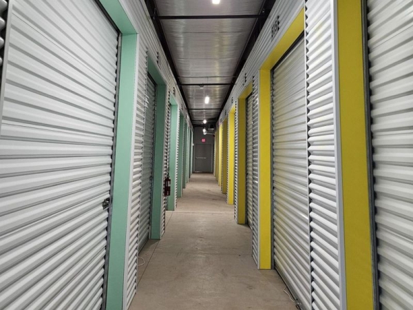 Facility photo: //images.sparefoot.com/medium/24152869028a5047c99.jpg