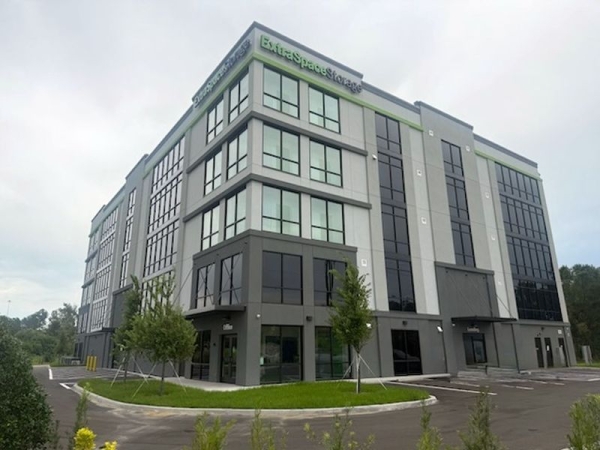 Facility photo: //images.sparefoot.com/medium/2415306904e9edae0f5.jpg