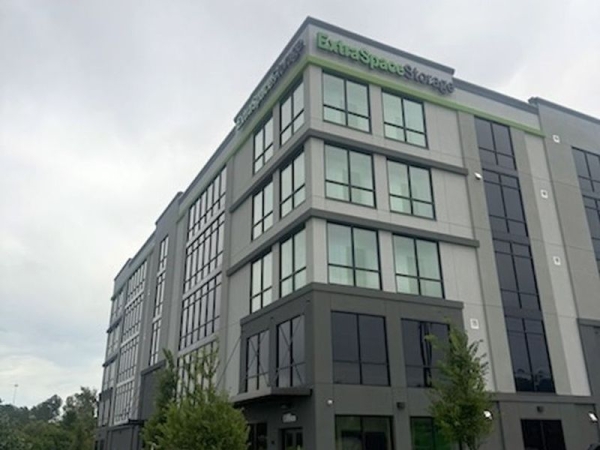 Facility photo: //images.sparefoot.com/medium/2415306904ea5ce4323.jpg