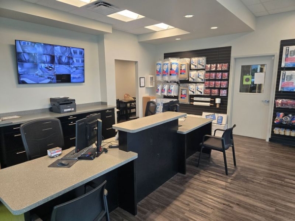 Facility photo: //images.sparefoot.com/medium/24153369028c795213a.jpg