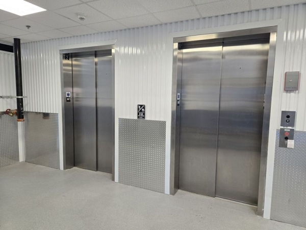 Facility photo: //images.sparefoot.com/medium/2415356902884eb4d7c.jpg