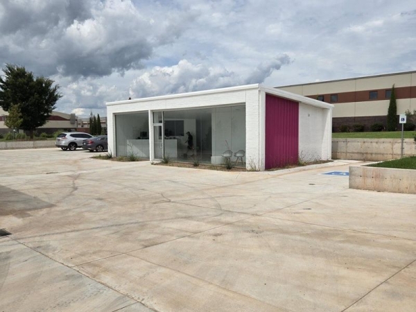 Facility photo: //images.sparefoot.com/medium/2415366908ef1b51a71.jpg