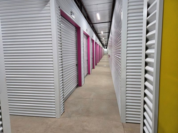 Facility photo: //images.sparefoot.com/medium/2415366908ef1c2ff47.jpg