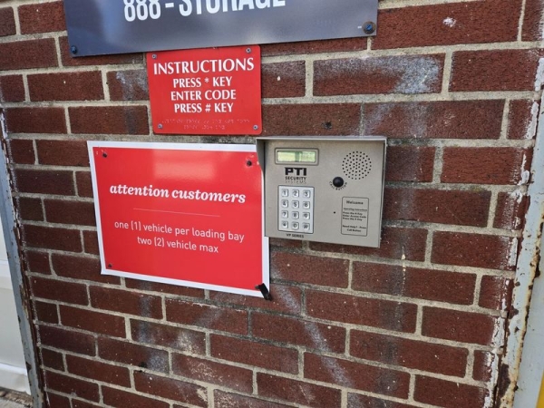 Facility photo: //images.sparefoot.com/medium/24153769038ffc11f72.jpg