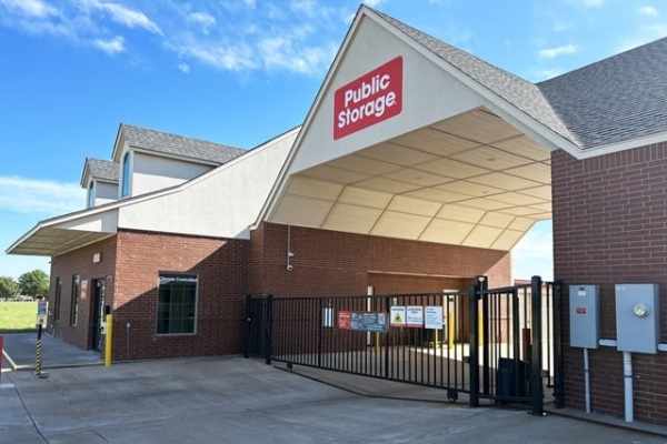 Facility photo: //images.sparefoot.com/medium/24153969f74ae4d881b.jpg