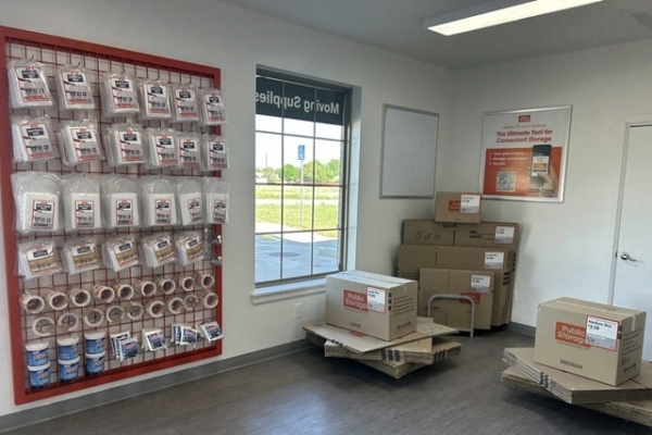 Facility photo: //images.sparefoot.com/medium/24153969f74ae598568.jpg
