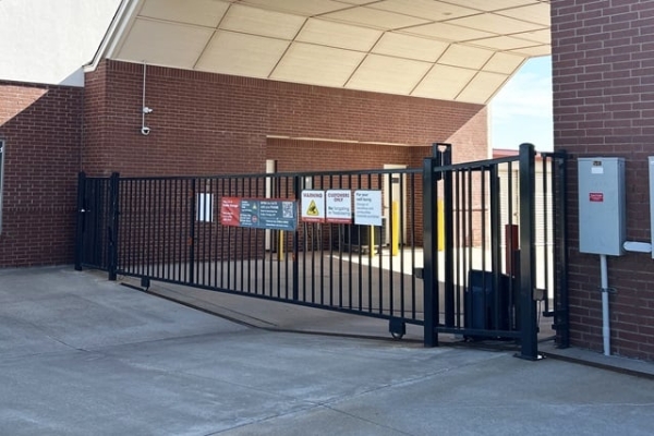Facility photo: //images.sparefoot.com/medium/24153969f74ae687bb6.jpg