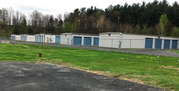 Facility photo: //images.sparefoot.com/medium/2415476877bfb415dd0.jpg