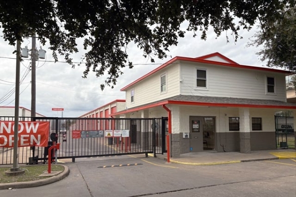Storage Units at Public Storage - Houston - 5400 Alder Dr - 5400 Alder Dr