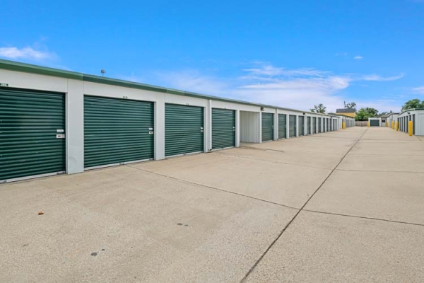 Facility photo: //images.sparefoot.com/medium/241563687a6671a197f.jpg