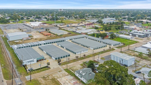 Facility photo: //images.sparefoot.com/medium/241563687a6673df7be.jpg