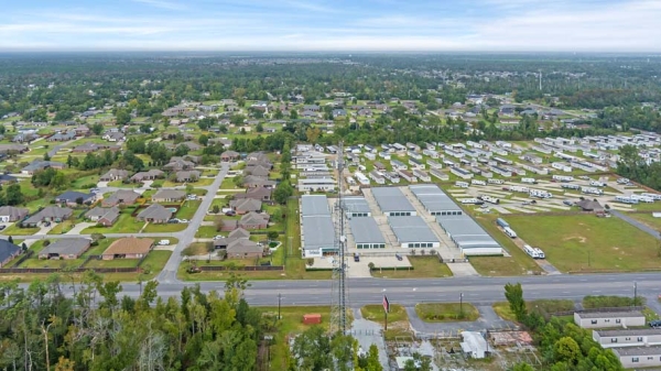 Facility photo: //images.sparefoot.com/medium/241564687ab70ce7e91.jpg