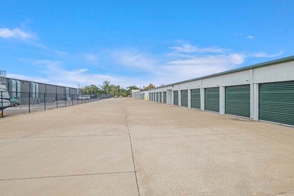 Facility photo: //images.sparefoot.com/medium/241565687ab59b53ca9.jpg