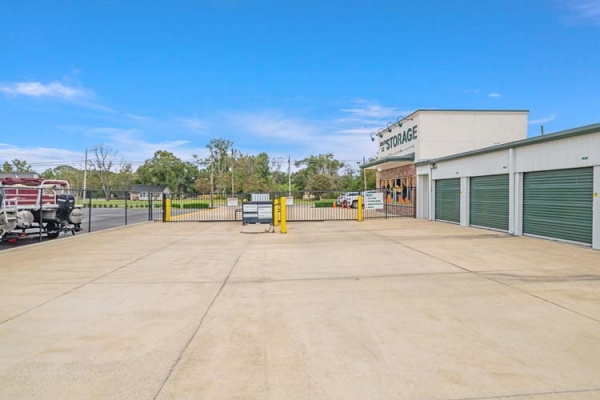 Facility photo: //images.sparefoot.com/medium/241565687ab59d15c61.jpg