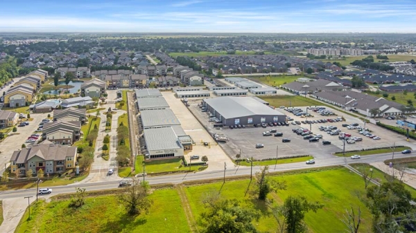 Facility photo: //images.sparefoot.com/medium/241565687ab59e0c0cd.jpg