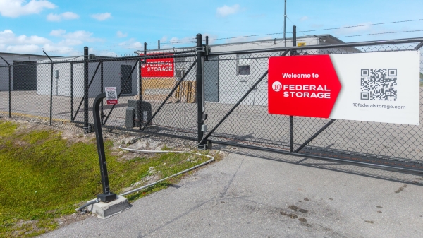 Facility photo: //images.sparefoot.com/medium/2415666a0606bd3c647.jpg