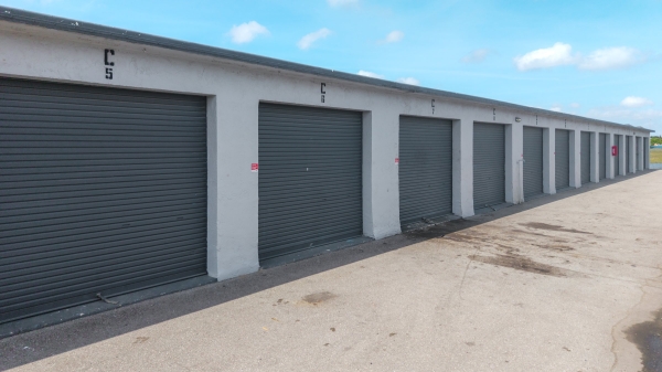 Facility photo: //images.sparefoot.com/medium/2415666a0606c124f5e.jpg