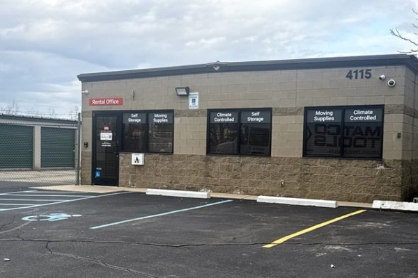 Facility photo: //images.sparefoot.com/medium/24157069f5f9dc40f82.jpg