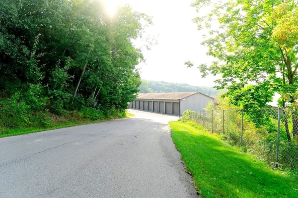 Facility photo: //images.sparefoot.com/medium/24157468a89c1f64d0a.jpg