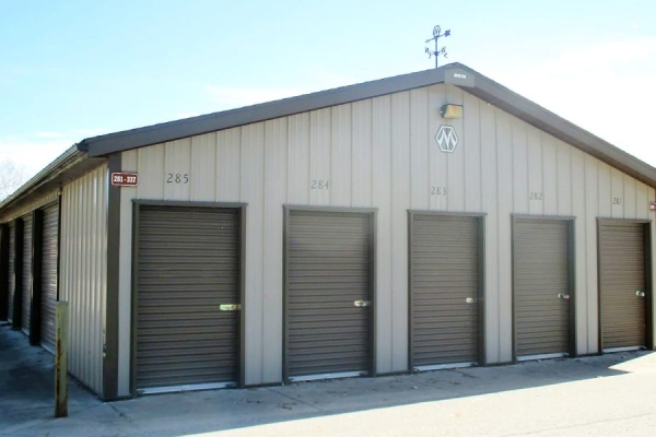 Facility photo: //images.sparefoot.com/medium/24157468a89c2036de1.jpg