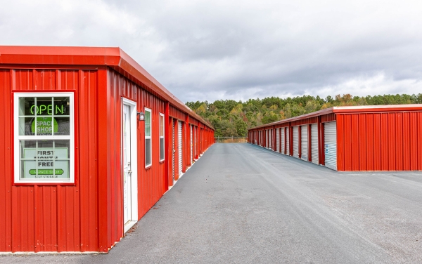 Facility photo: //images.sparefoot.com/medium/241577690cfc76e3110.jpg