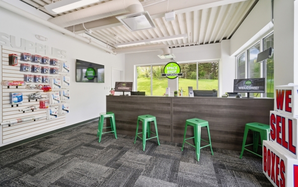 Facility photo: //images.sparefoot.com/medium/24157869f3780fa01a3.jpg