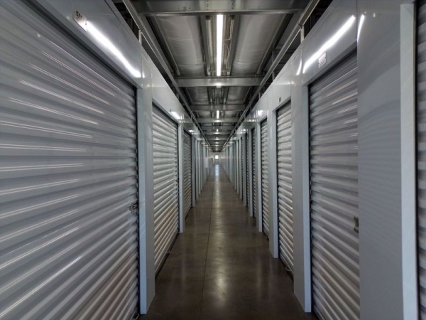 Facility photo: //images.sparefoot.com/medium/2415806904fa5987298.jpg