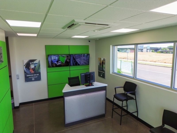 Facility photo: //images.sparefoot.com/medium/2415806904fa5b2968e.jpg