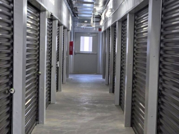 Facility photo: //images.sparefoot.com/medium/241583690285d1b28d1.jpg