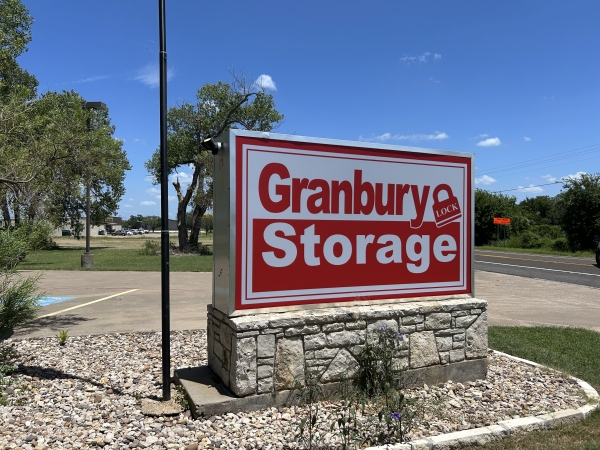 Facility photo: //images.sparefoot.com/medium/2415886913b0dc97802.jpeg