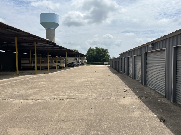 Facility photo: //images.sparefoot.com/medium/2415886913b0e001b08.jpeg