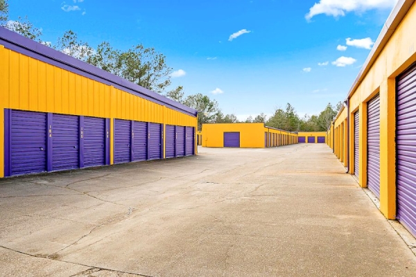 Facility photo: //images.sparefoot.com/medium/24158968a47b9114fc0.jpg
