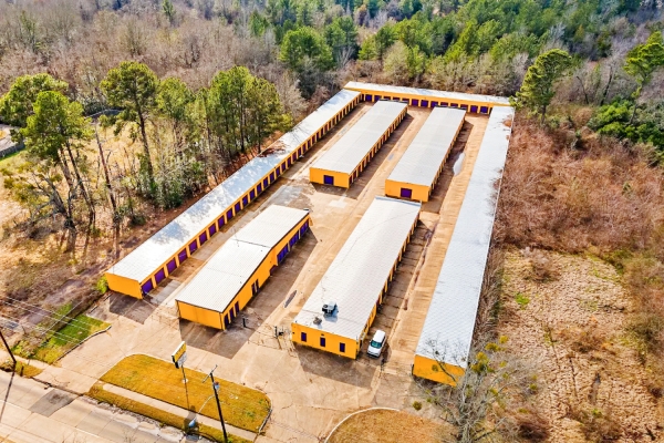 Facility photo: //images.sparefoot.com/medium/24158968a47bc2dc542.jpg