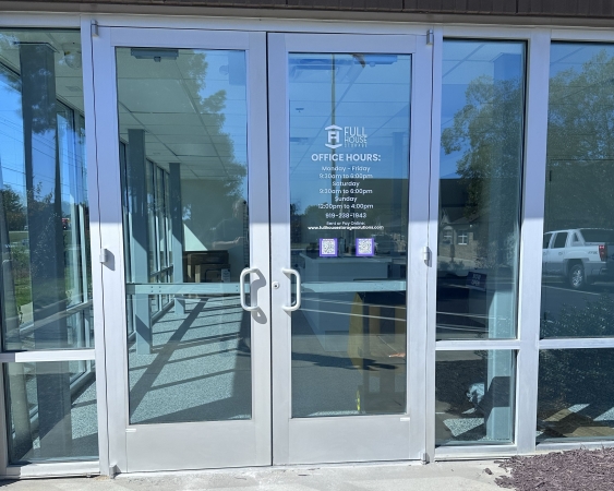 Facility photo: //images.sparefoot.com/medium/24159568fa512a3d0cc.jpg