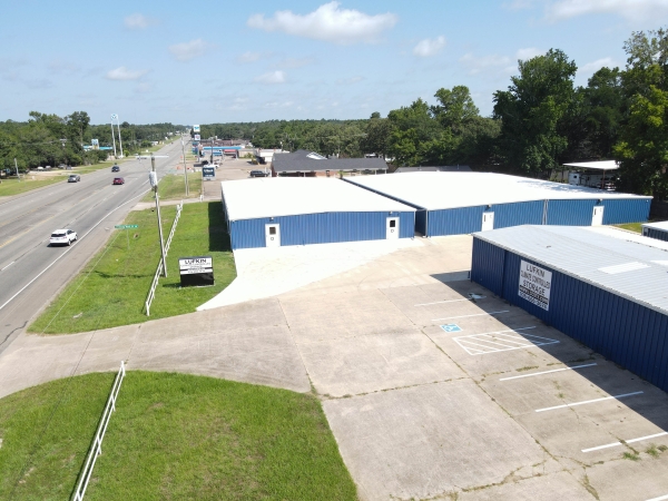 Facility photo: //images.sparefoot.com/medium/2415986883977fa8bf9.jpg