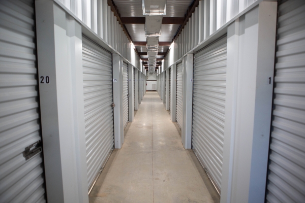 Facility photo: //images.sparefoot.com/medium/2415986883978442a3e.jpg