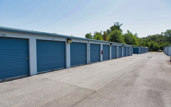 Facility photo: //images.sparefoot.com/medium/2415996882964cc58df.jpg