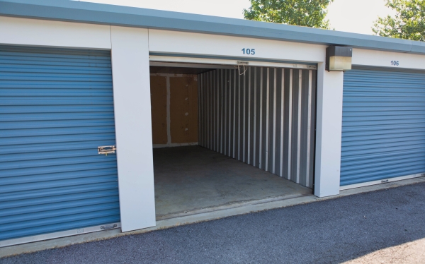 Facility photo: //images.sparefoot.com/medium/2415996882966508a0c.jpg