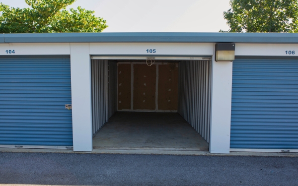 Facility photo: //images.sparefoot.com/medium/2415996882966cd83d6.jpg